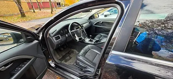 Volvo V70 2010 photo 4