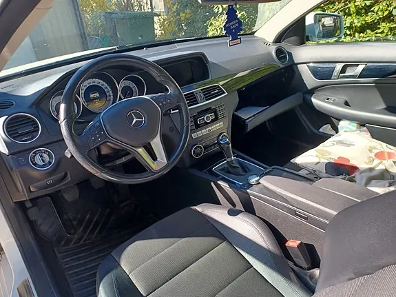 Mercedes-Benz C180 2012 photo 2