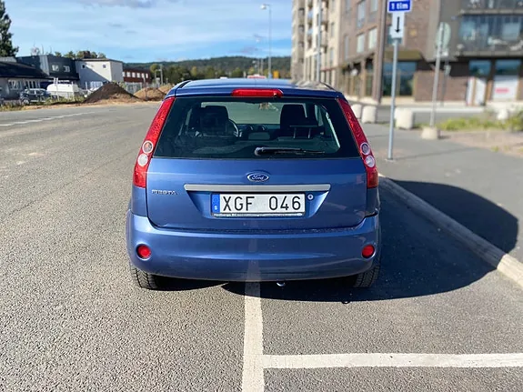 Ford Fiesta 2006 photo 2