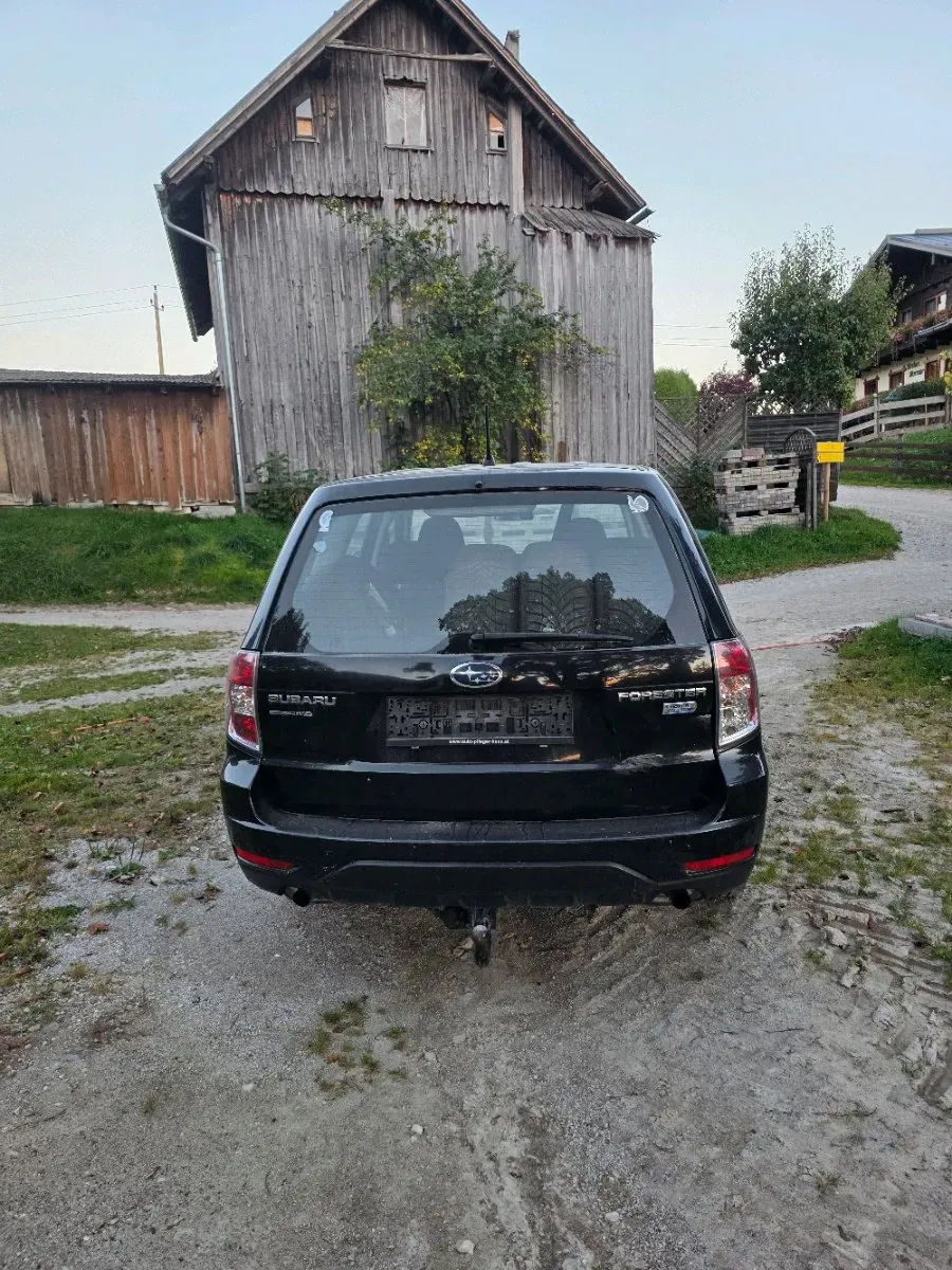 Subaru Forester 2011 photo 2