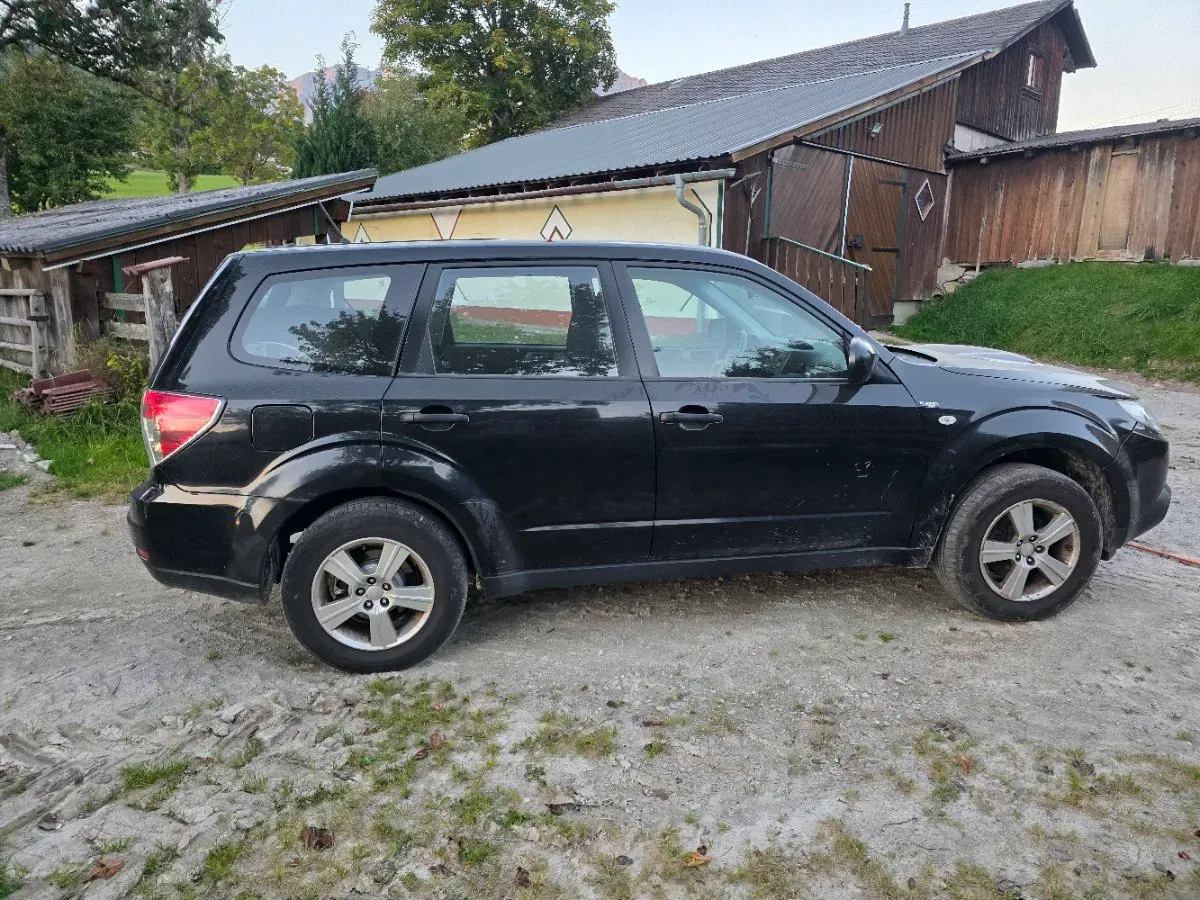 Subaru Forester 2011 photo 3