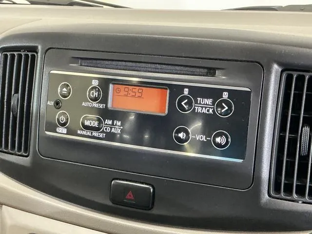 Daihatsu Miraiyese L 2013 photo 4