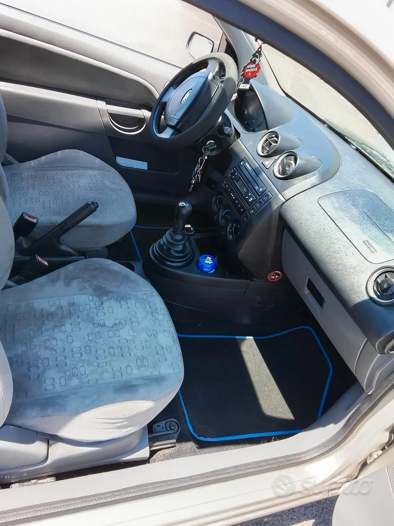 Ford Fiesta 2003 photo 5