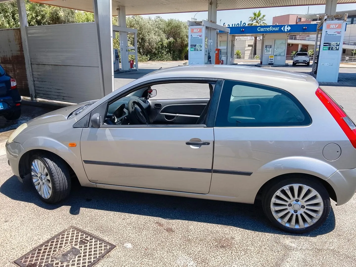 Ford Fiesta 2003 photo 2