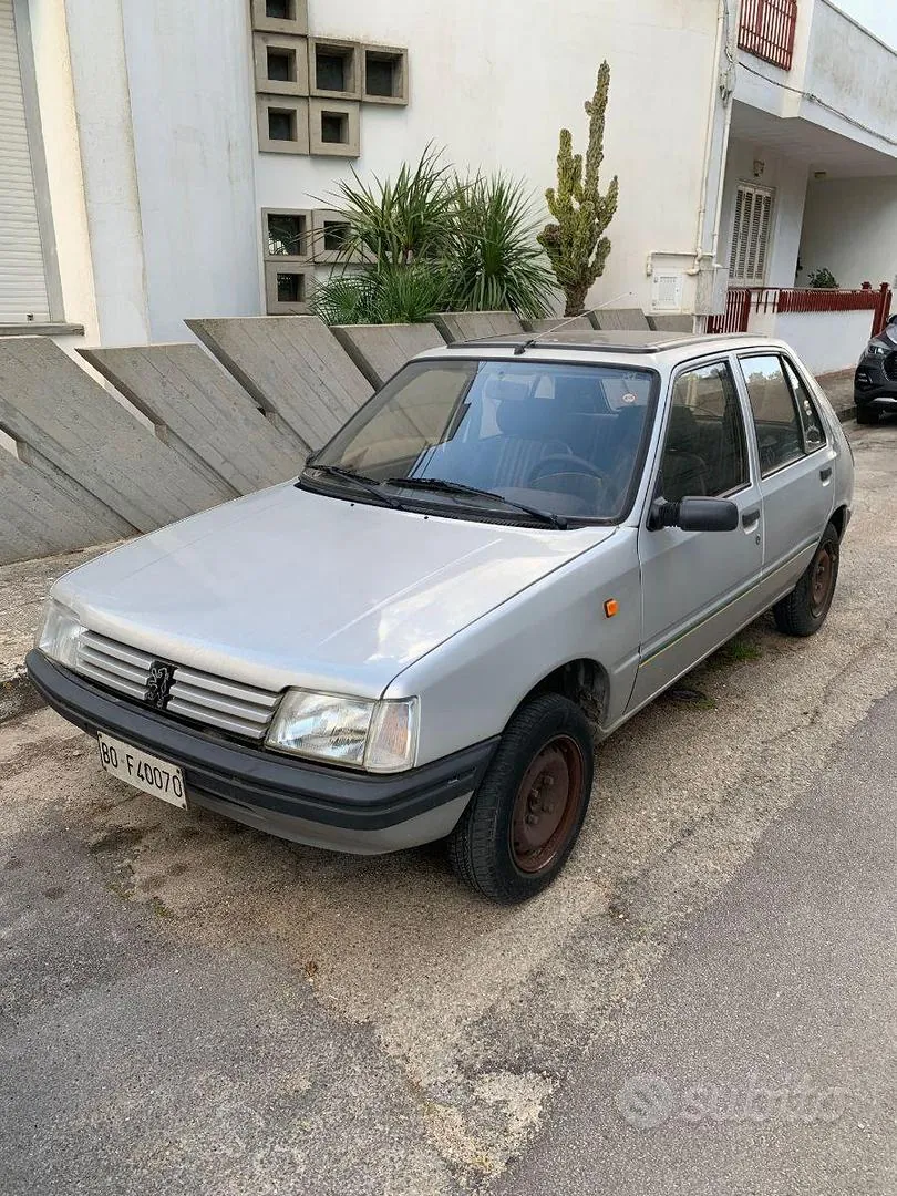 Peugeot 205
