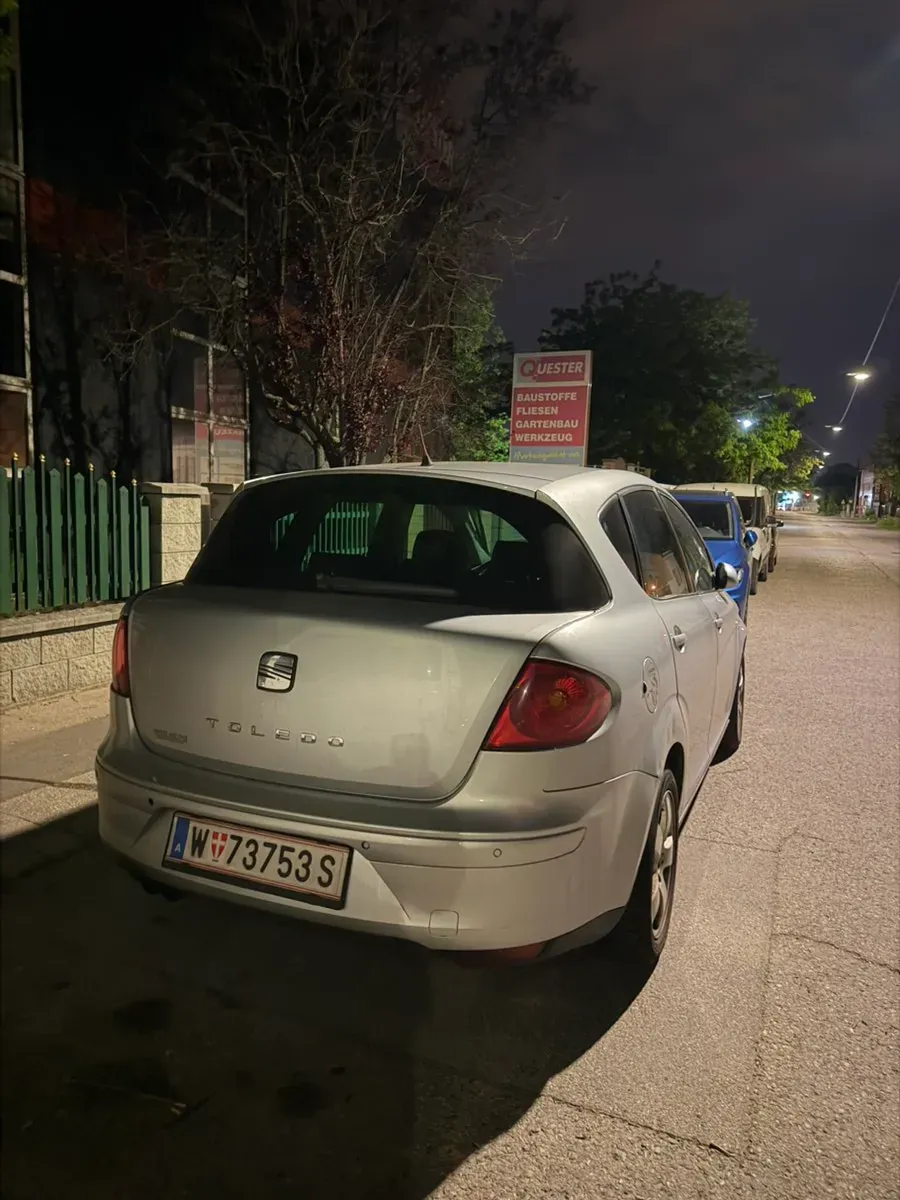Seat Toledo 2004 photo 2