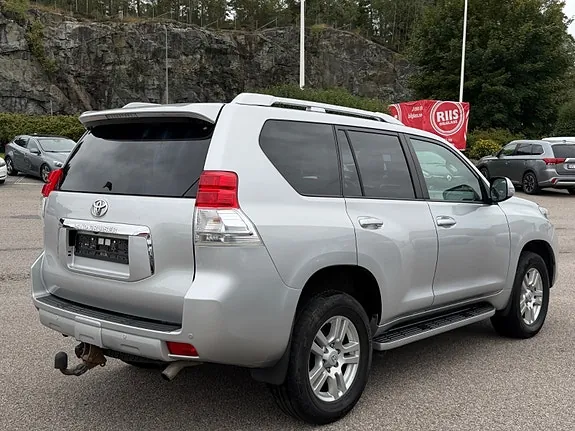 Toyota Land Cruiser 2010 photo 5