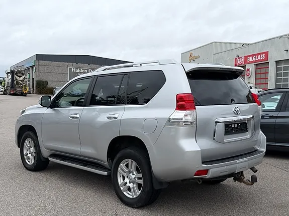 Toyota Land Cruiser 2010 photo 4