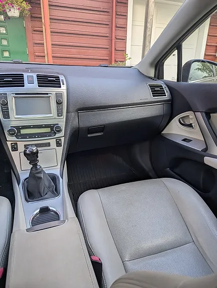 Toyota Avensis 2012 photo 5