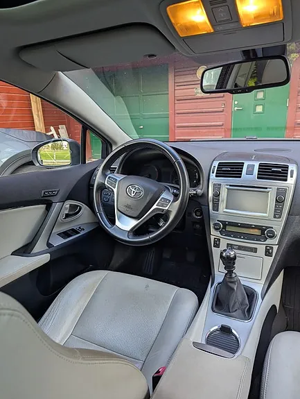 Toyota Avensis 2012 photo 3