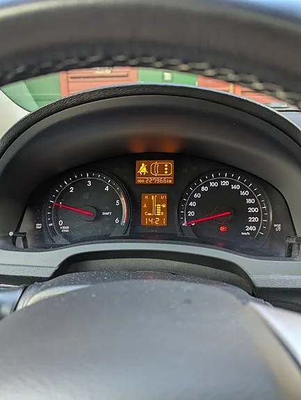 Toyota Avensis 2012 photo 2