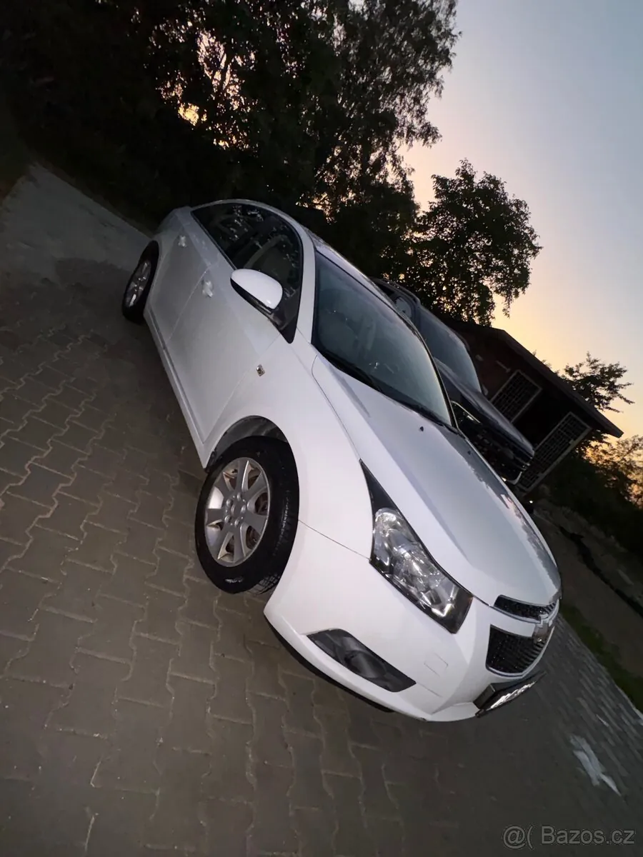 Chevrolet Cruze 2010 photo 2