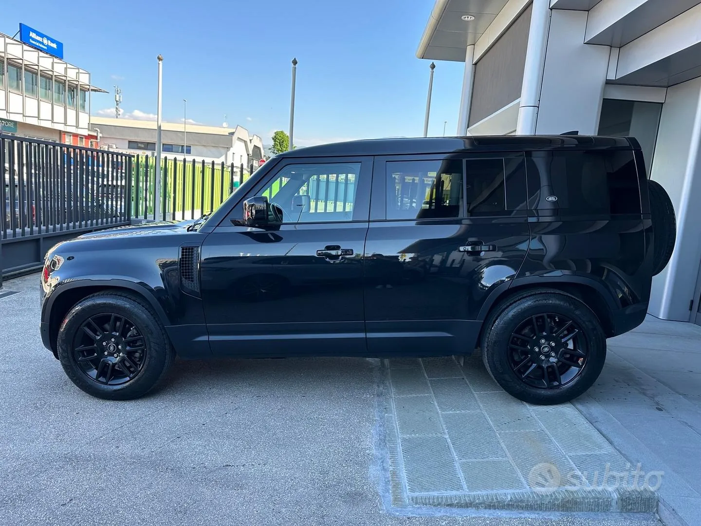 Land Rover Defender 2021 photo 5