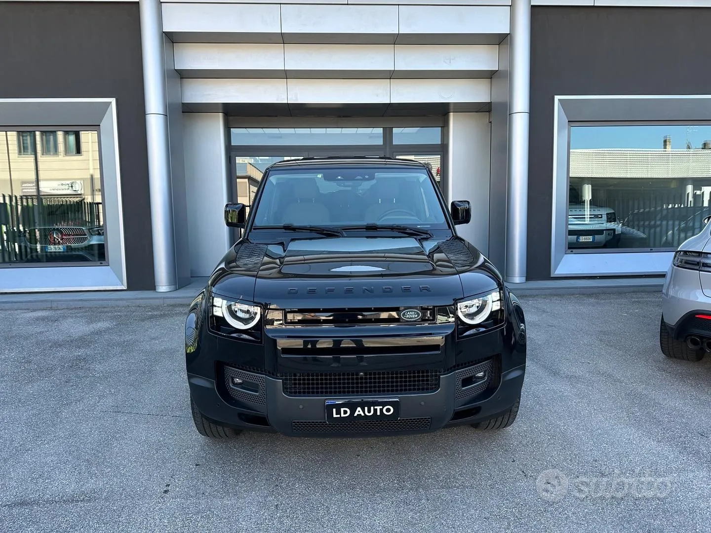 Land Rover Defender 2021 photo 3