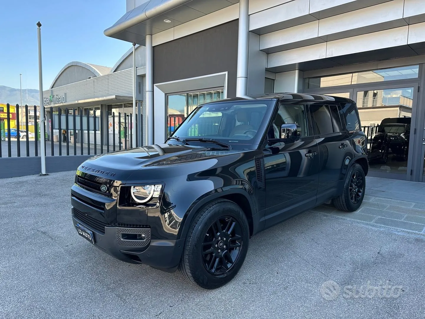 Land Rover Defender 2021 photo 2