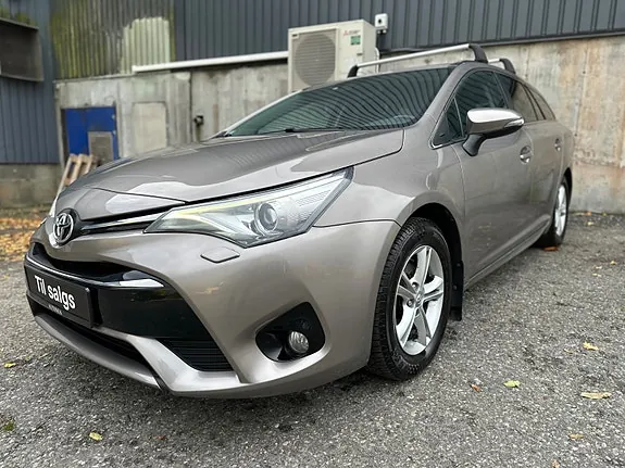 Toyota Avensis 2015 photo 4