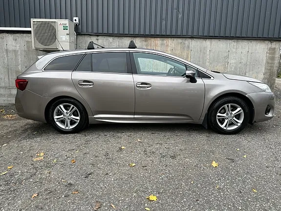 Toyota Avensis 2015 photo 5