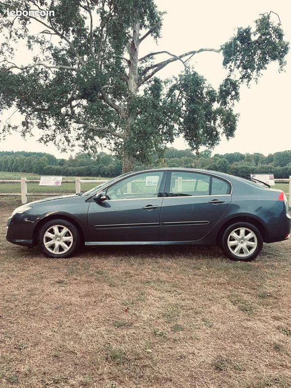 Renault Laguna 2010 photo 4