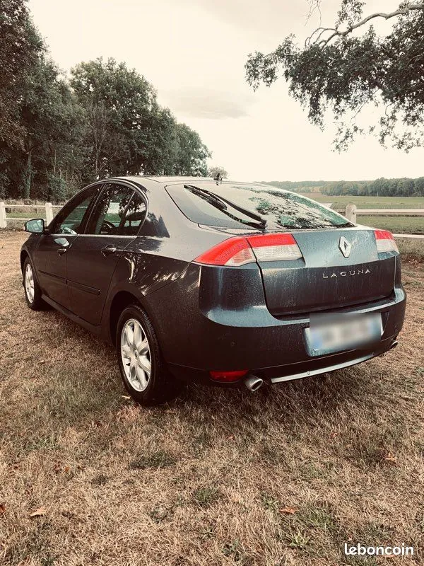 Renault Laguna 2010 photo 5