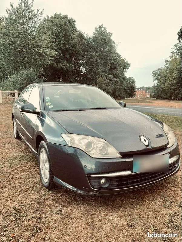 Renault Laguna 2010 photo 2