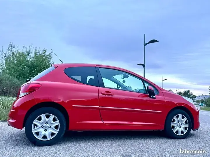 Peugeot 207 2010 photo 2