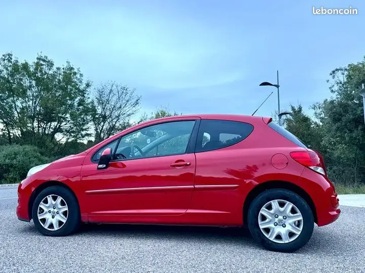 Peugeot 207 2010 photo 3