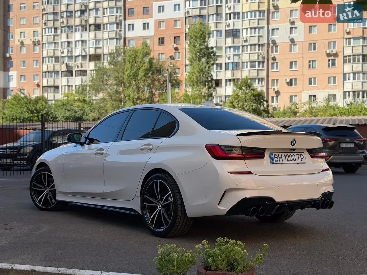BMW 3 Series 2019 photo 3