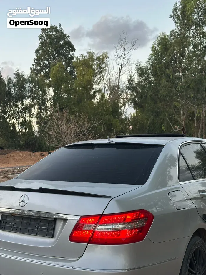 Mercedes-Benz E-Class 2011 photo 2