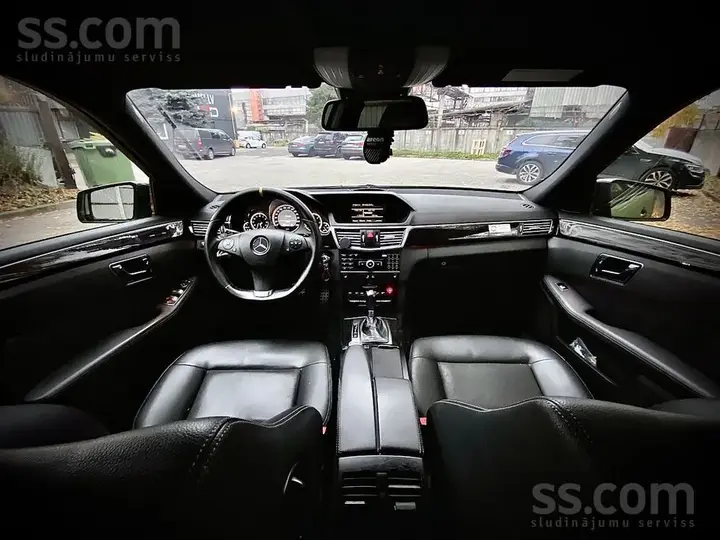 Mercedes-Benz E220 2011 photo 2