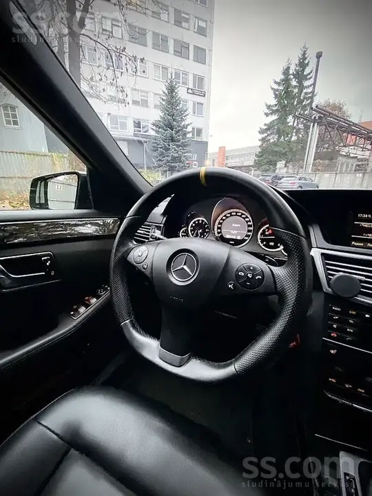 Mercedes-Benz E220 2011 photo 3