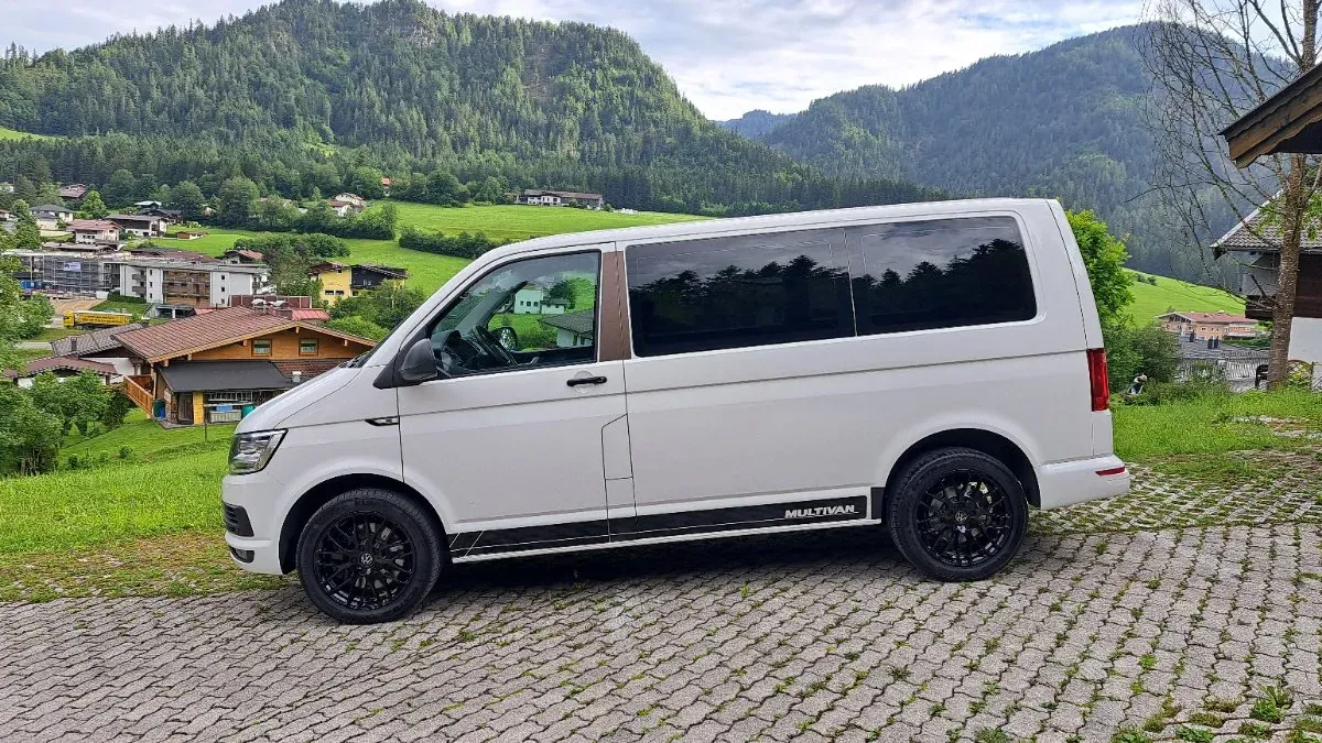 Volkswagen T6 Multivan Trendline 2016 photo 2