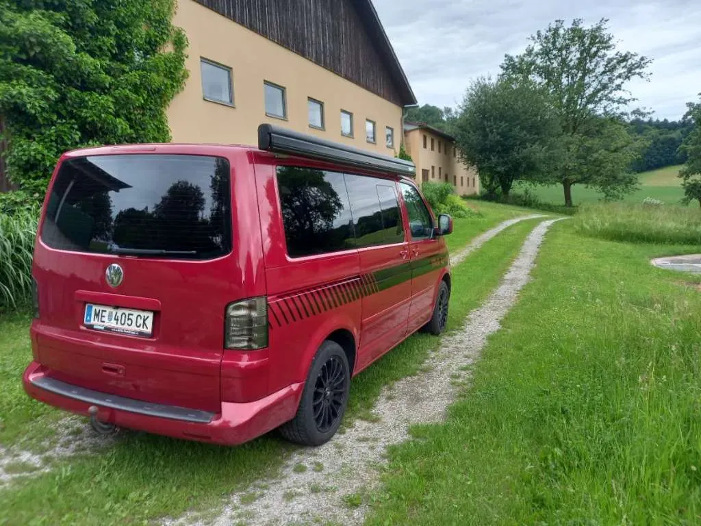 Volkswagen T5 2004 photo 3