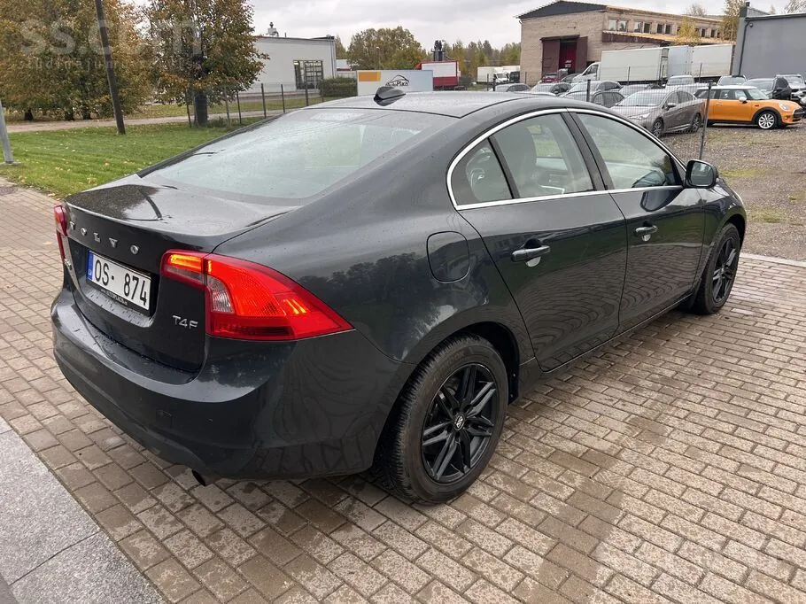 Volvo S60 2011 photo 4