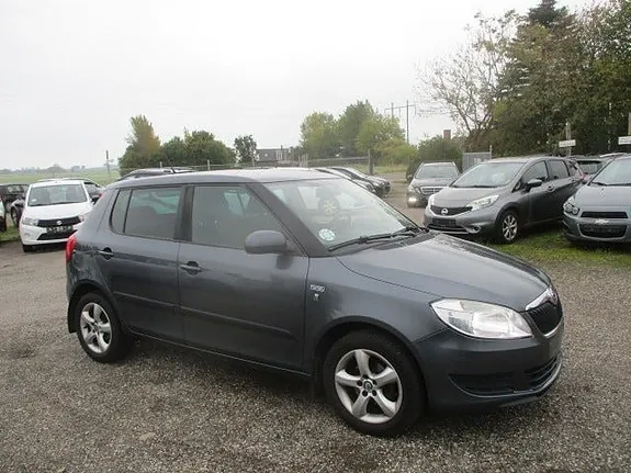 Skoda Fabia 2012 photo 3
