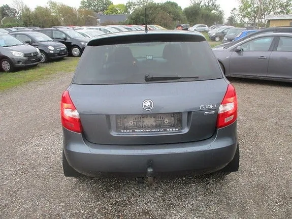 Skoda Fabia 2012 photo 4