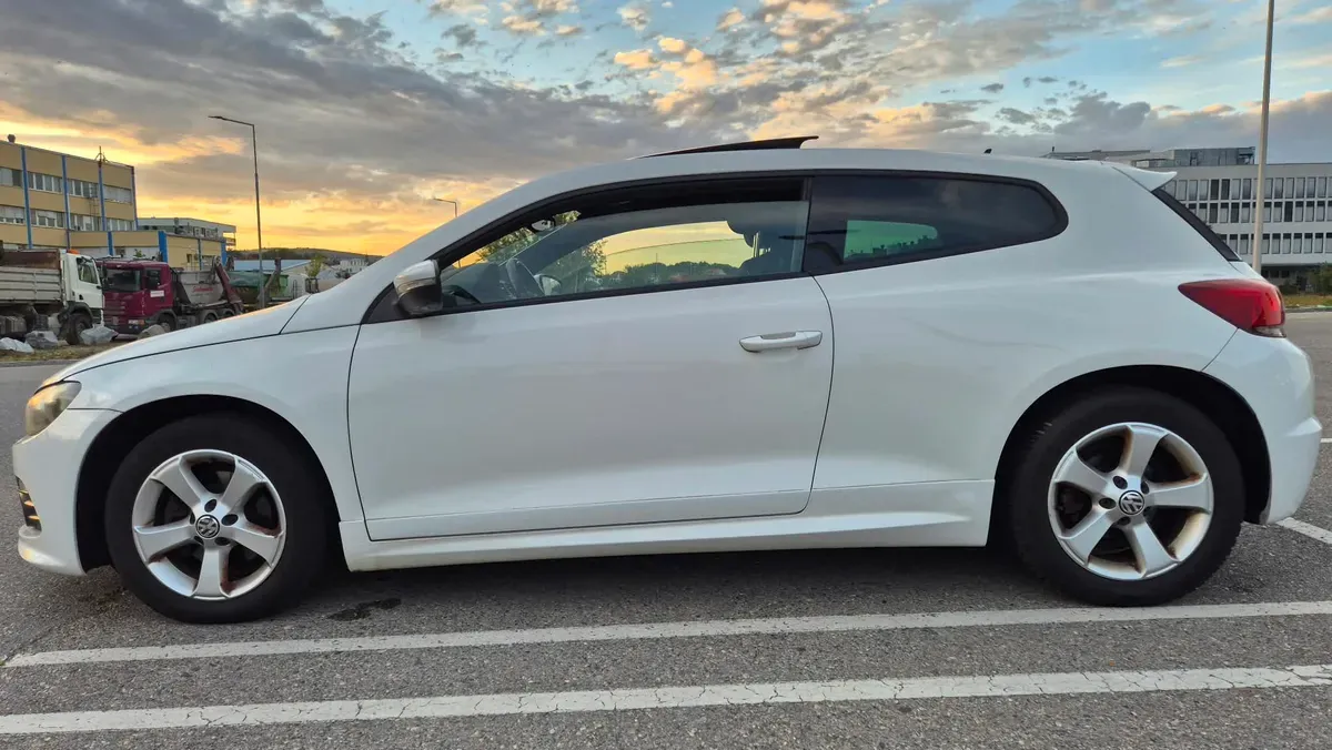 Volkswagen Scirocco 2012 photo 2