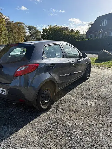 Mazda 2 2010 photo 4