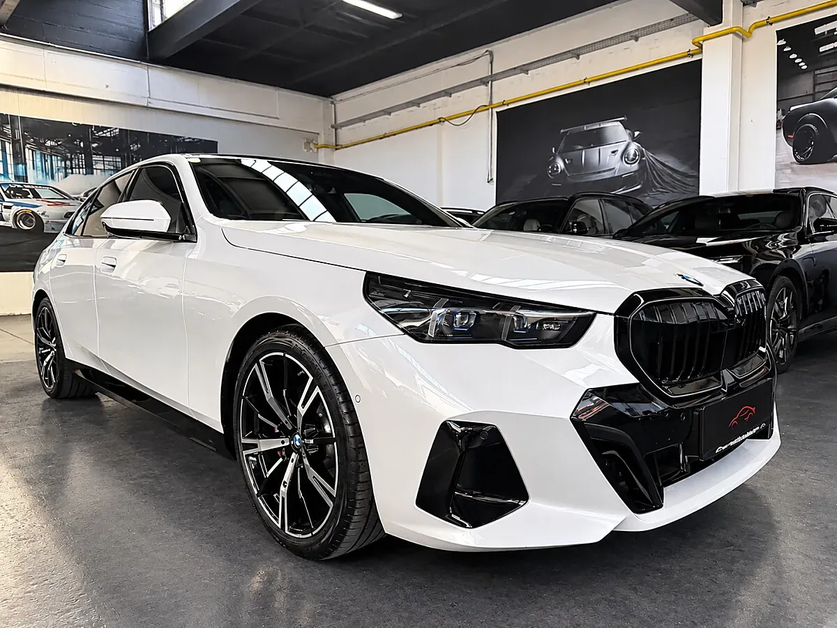 BMW 5 Series 2025 photo 2