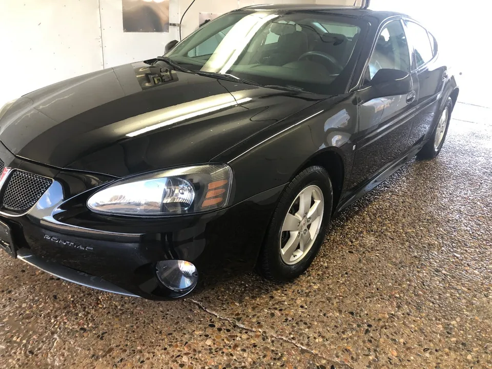 Pontiac Grand Prix 2008 photo 2