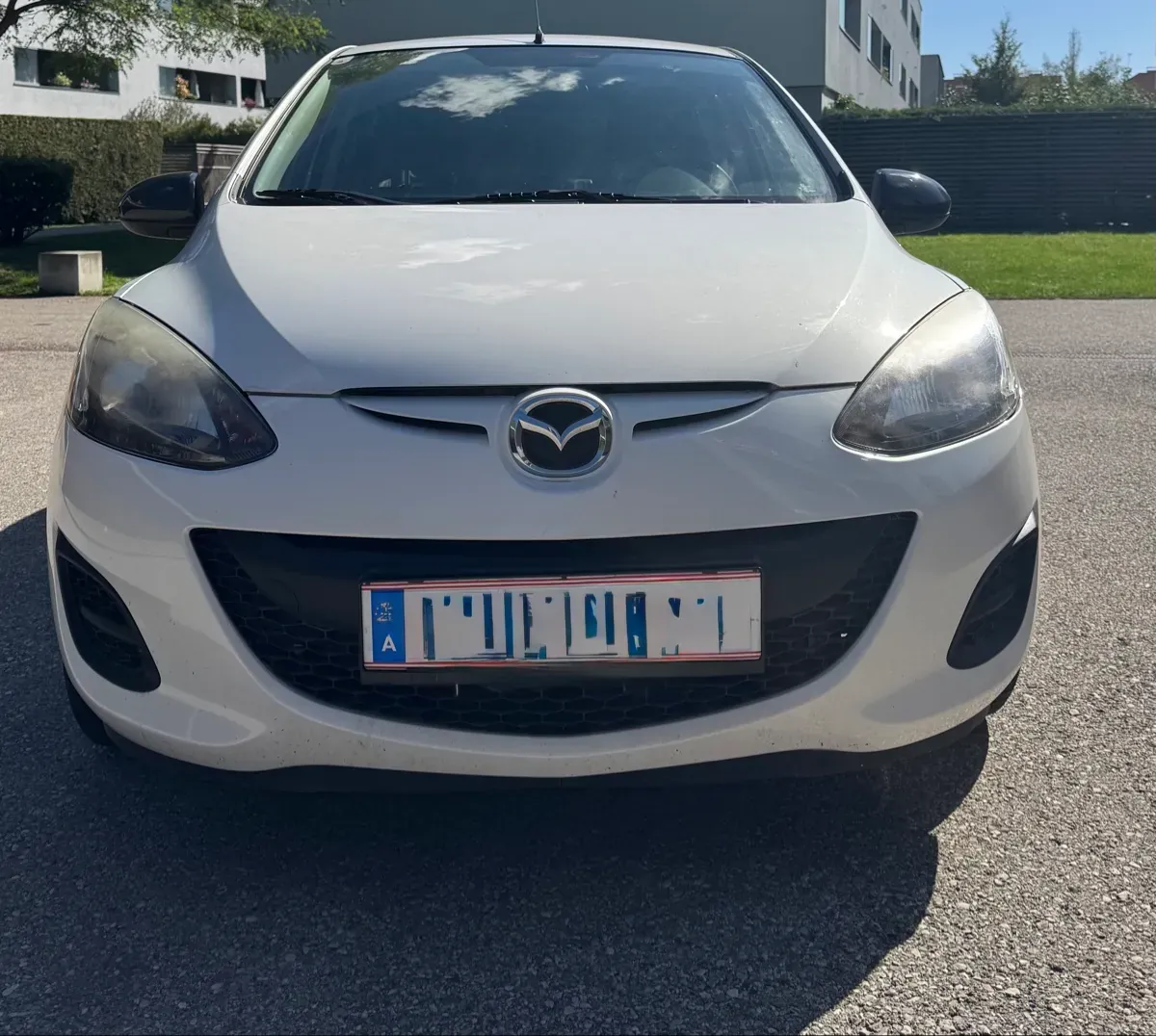 Mazda Mazda2 2014 photo 2