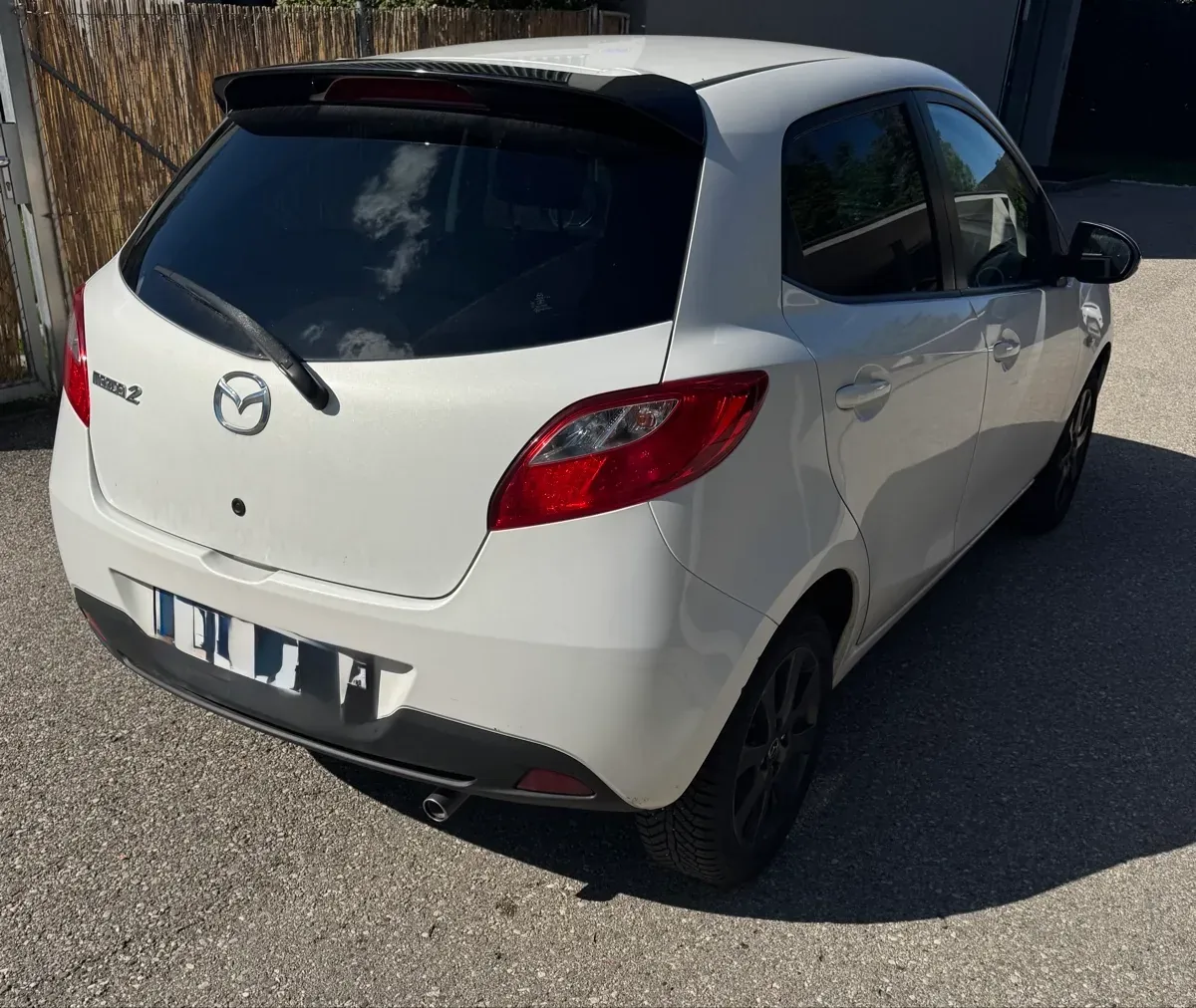 Mazda Mazda2 2014 photo 3