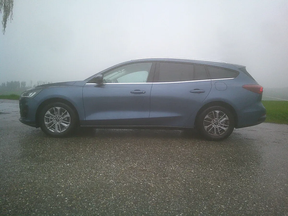 Ford Focus 2022 photo 3