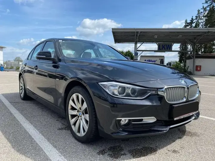BMW 3 Series 2012 photo 2