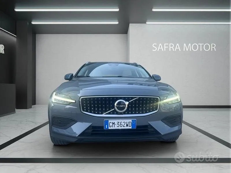 Volvo V60 2023 photo 2