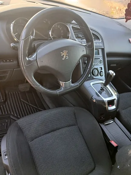 Peugeot 5008 2010 photo 4