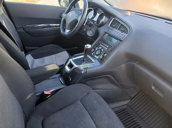 Peugeot 5008 2010 photo 5