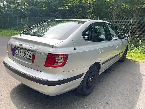 Hyundai Elantra 2004 photo 2