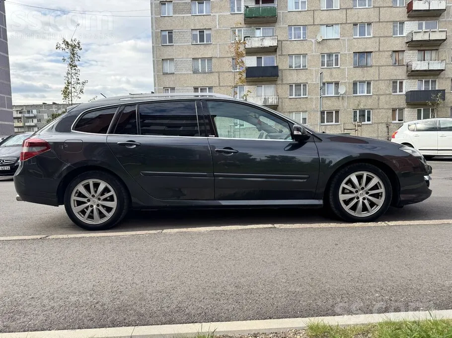 Renault Laguna 2011 photo 4