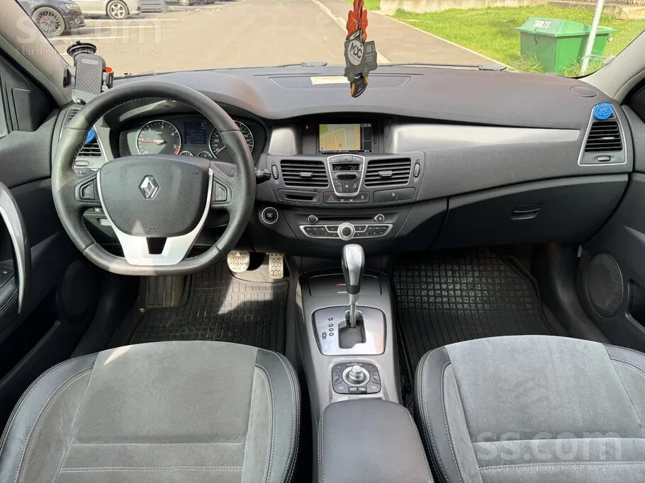 Renault Laguna 2011 photo 5