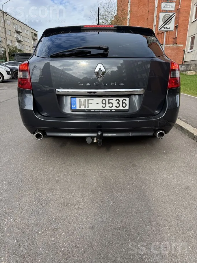 Renault Laguna 2011 photo 2